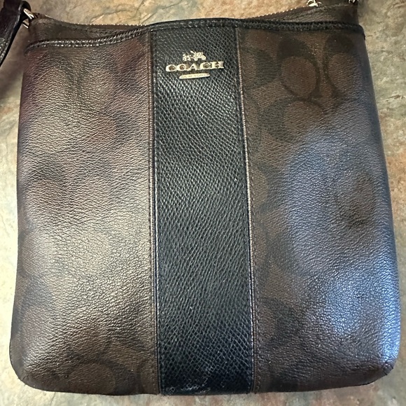 Coach cross body bag used for almost a year in good conditions - Picture 1 of 5